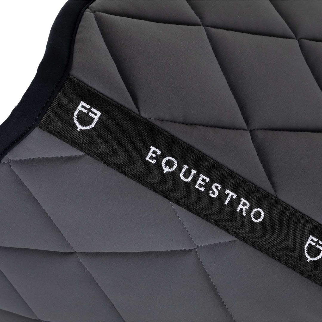 Jumping saddle pad with embroidered logo