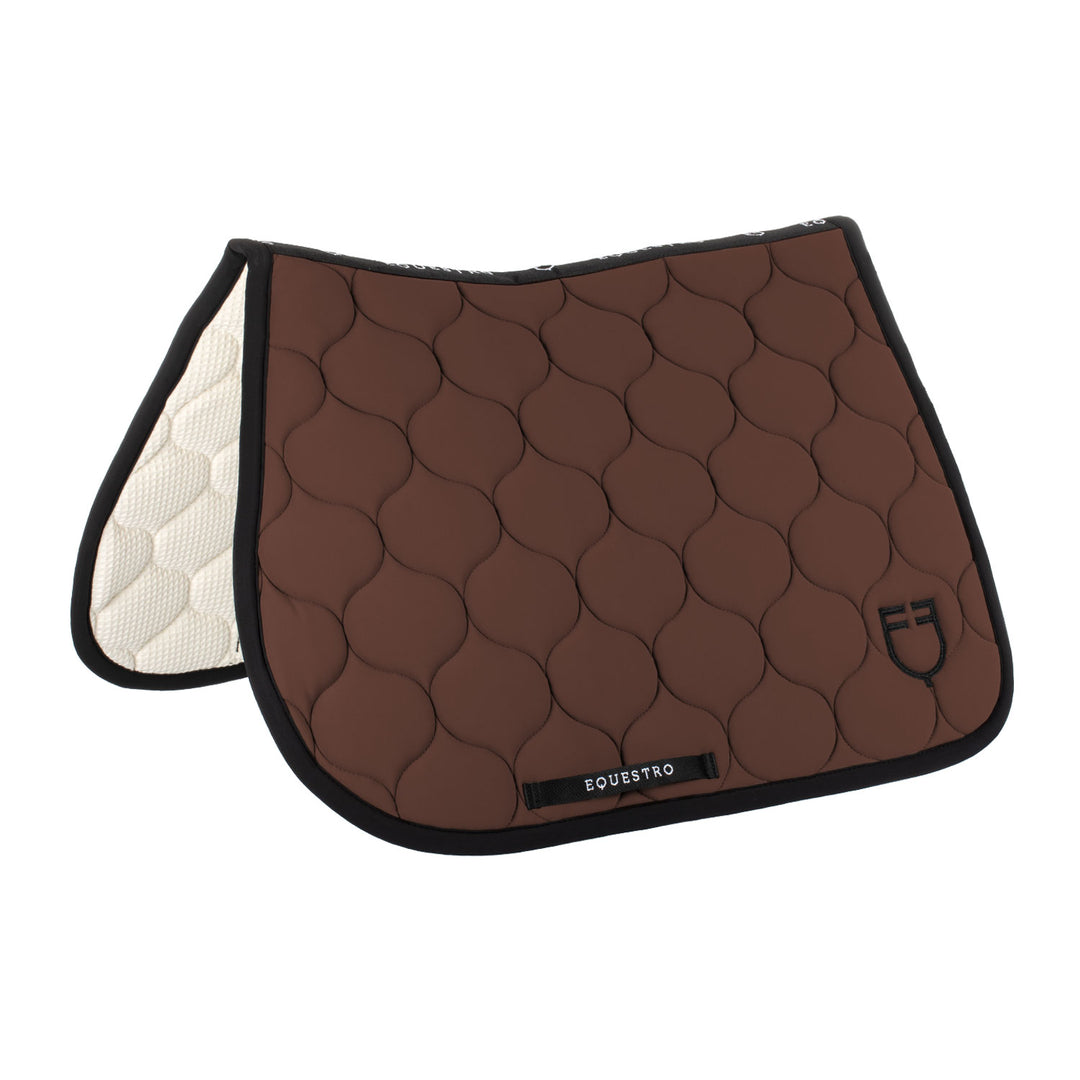 Jumping saddle pad with onion quilting