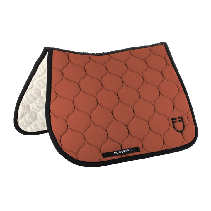Jumping saddle pad with onion quilting