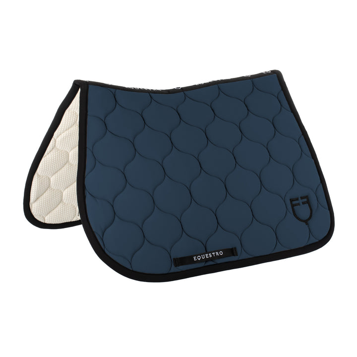 Jumping saddle pad with onion quilting