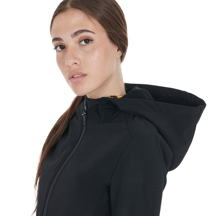Women's slim fit softshell jacket with concealed pockets