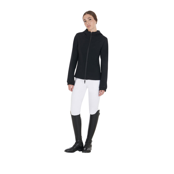 Women's slim fit softshell jacket with concealed pockets
