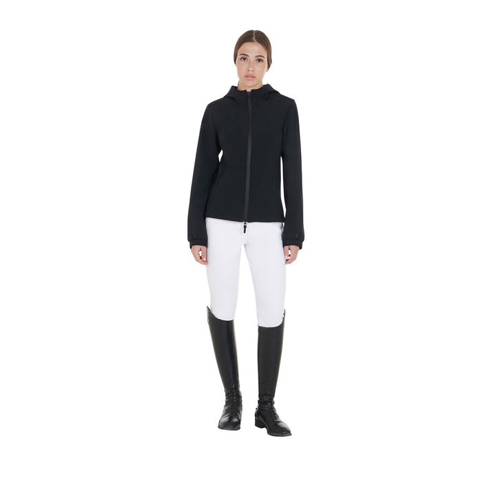 Women's slim fit softshell jacket with concealed pockets
