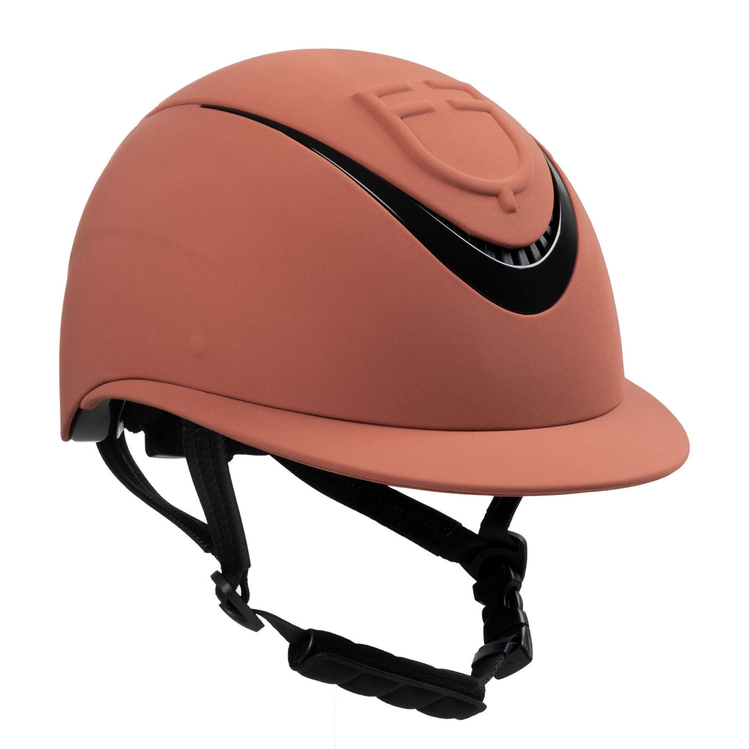 Women's helmet with wide visor and embossed logo homologation