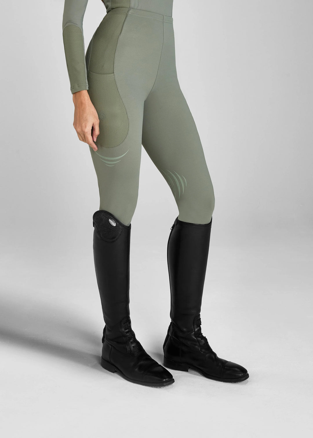 Define leggings knee grip