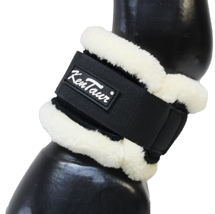 Pastern wrap with sheepskin